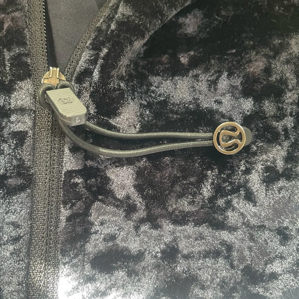Rare Lululemon Define Black Crushed Velvet Jacket Size 10 - Picture 7 of 7